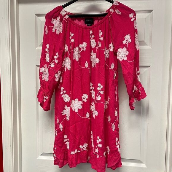 LIV Los Angeles Dresses & Skirts - LIV Los Angeles Pink & White Floral Embroidered Off the Shoulder Dress sz L